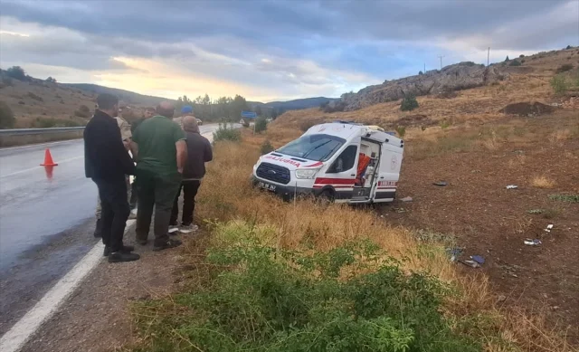 Gümüşhane'de Kaza Geçiren Ambulans Sağlık Personelini Yaraladı
