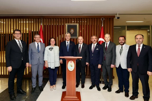 Ticaret Bakanı Bolat Denizli'de Ekonomik İşbirliklerini Güçlendirdi