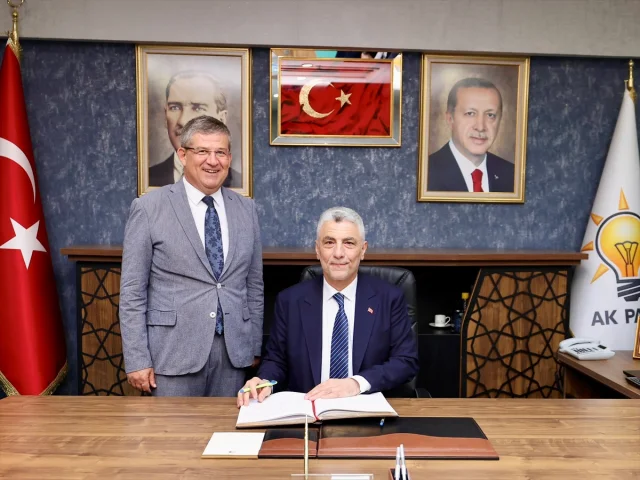 Ticaret Bakanı Bolat Denizli'de Ekonomik İşbirliklerini Güçlendirdi