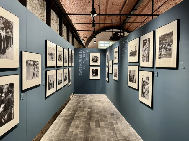 Tarihi Anların Peşinde Robert Capa Sergisi İstanbul'da