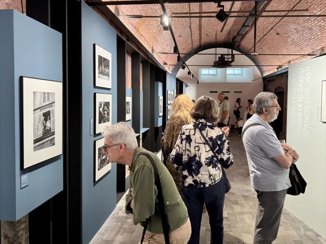Tarihi Anların Peşinde Robert Capa Sergisi İstanbul'da
