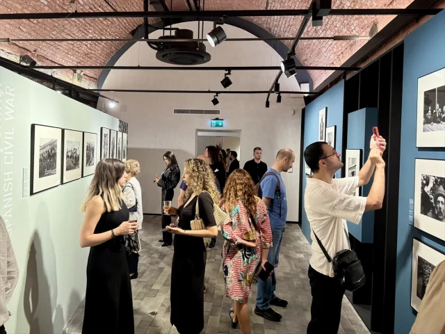 Tarihi Anların Peşinde Robert Capa Sergisi İstanbul'da