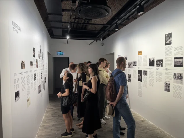 Tarihi Anların Peşinde Robert Capa Sergisi İstanbul'da