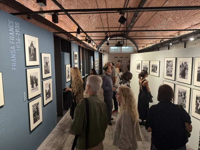 Tarihi Anların Peşinde Robert Capa Sergisi İstanbul'da