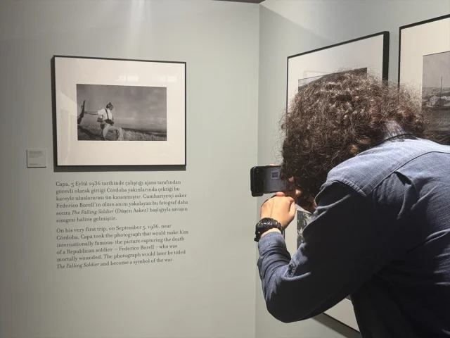 Tarihi Anların Peşinde Robert Capa Sergisi İstanbul'da