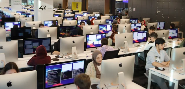Türkiye'de Yazılım Devrimi 42 Türkiye ile Başlıyor