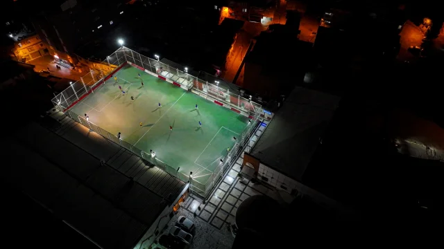 Adana'da Hayret Veren Halı Saha