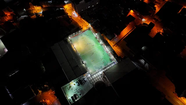 Adana'da Hayret Veren Halı Saha