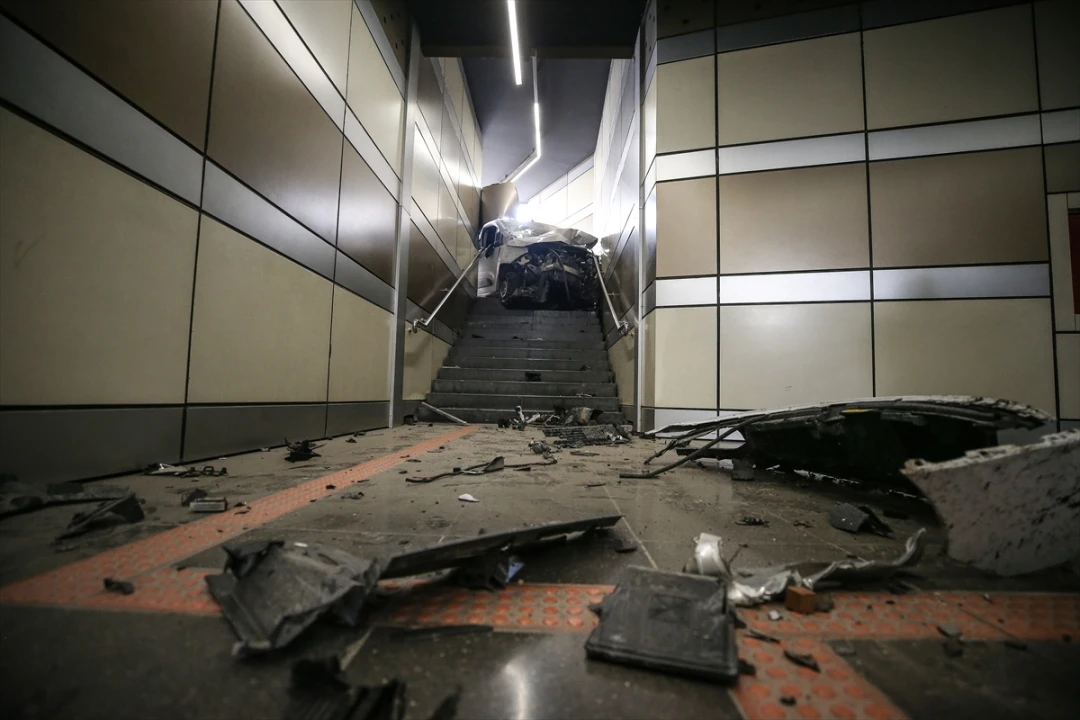 Bursa'da Metro Geçidinde Tehlikeli Kaza