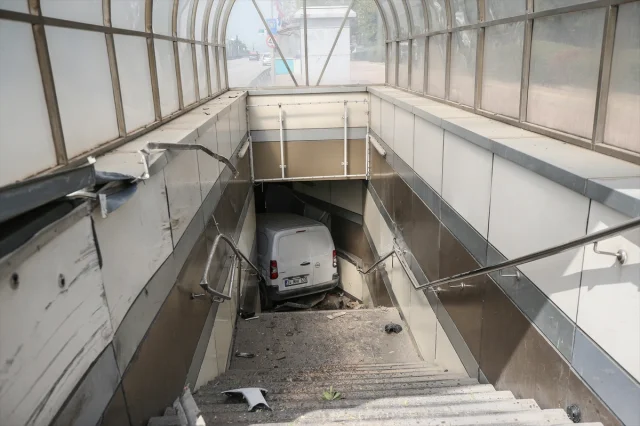 Bursa'da Metro Geçidinde Tehlikeli Kaza