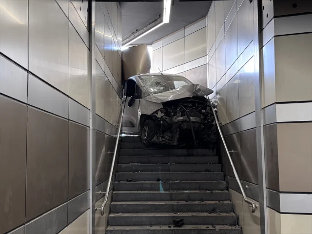 Bursa'da Metro Geçidinde Tehlikeli Kaza