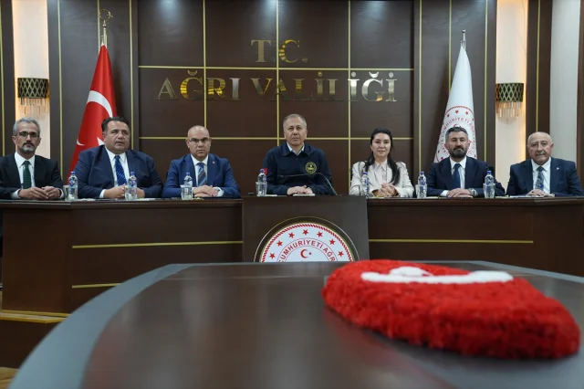 İçişleri Bakanı Yerlikaya Ağrı'da Halkın Nabzını Tuttu