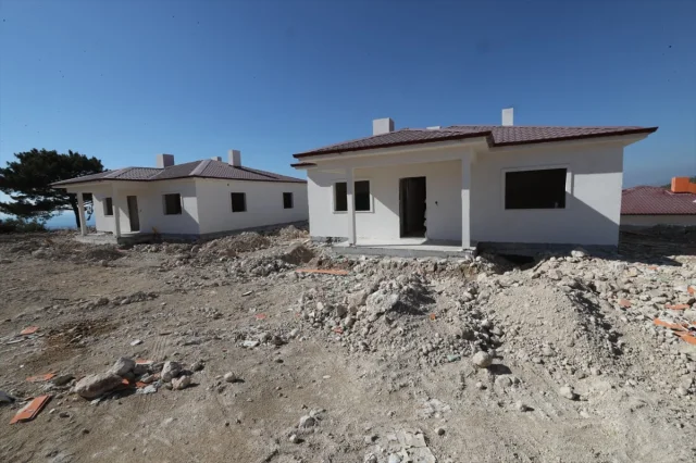 Hatay'da Deprem Konutları Umut Oluyor: Belen'deki İnşaatlar Devam Ediyor