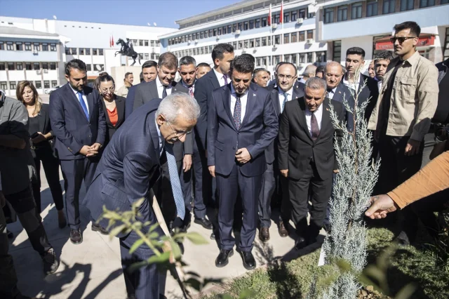 Ulaştırma Bakanı Tunceli'de Ülkenin Geleceğini Şekillendirdi
