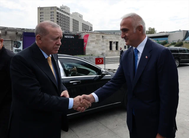 Cumhurbaşkanı Erdoğan İstanbul Sergisinde Sanatın Gücünü Anlattı