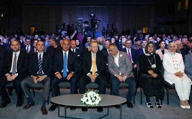 Cumhurbaşkanı Erdoğan İstanbul Sergisinde Sanatın Gücünü Anlattı