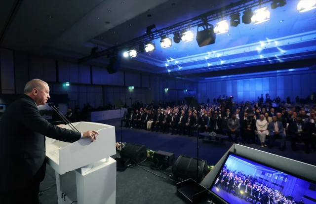 Cumhurbaşkanı Erdoğan İstanbul Sergisinde Sanatın Gücünü Anlattı
