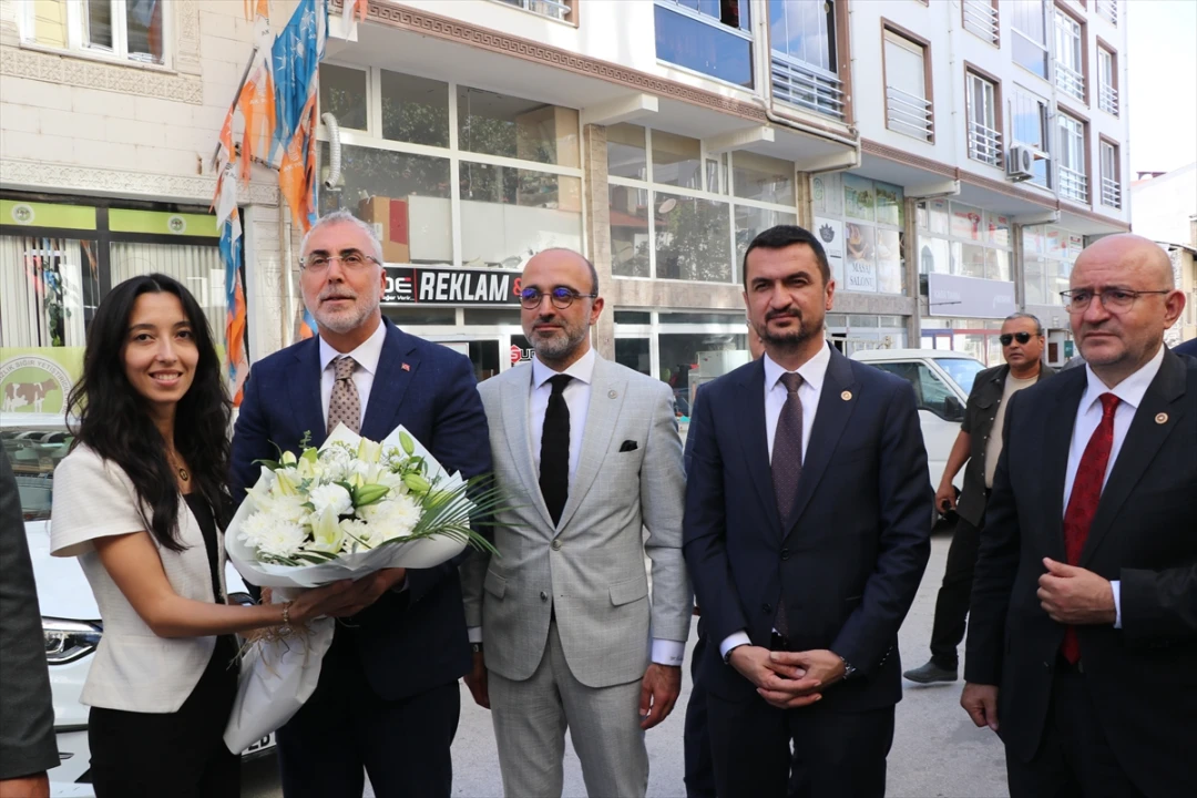 Bakan Işıkhan'ın Burdur Çıkarması: Siyasetin Nabzı Atıyor