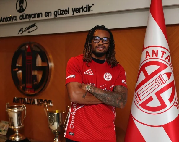 Antalyaspor'un Yeni Transferi Samuel Ballet Büyük Beklentilerle Geldi