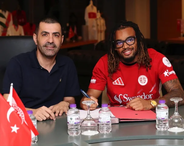 Antalyaspor'un Yeni Transferi Samuel Ballet Büyük Beklentilerle Geldi