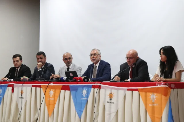 Burdur'da İşsizlik Düşüyor: Bakan Işıkhan'ın İl Buluşmasında Çarpıcı Veriler