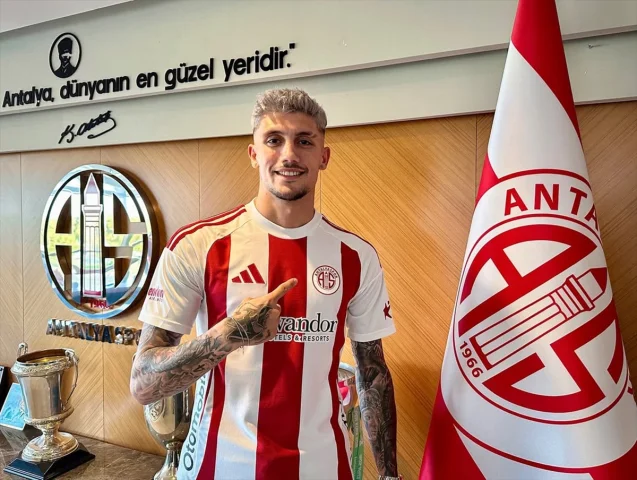 Antalyaspor'un Yeni Yıldızı Samet Karakoç Heyecan Yarattı
