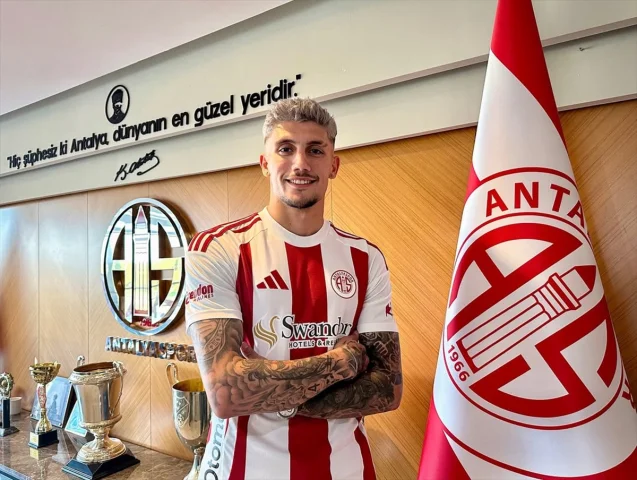 Antalyaspor'un Yeni Yıldızı Samet Karakoç Heyecan Yarattı