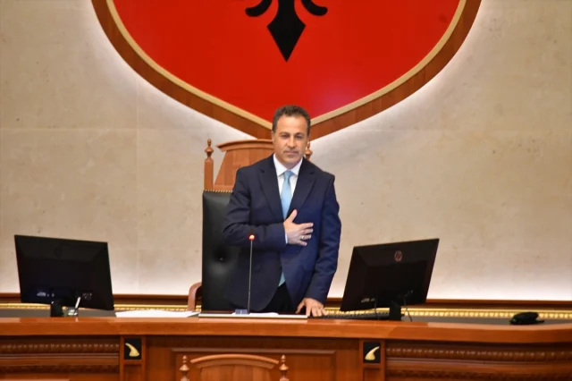 Arnavutluk Meclisinde Sürpriz Seçim: Niko Peleshi Liderlik Koltuğunda