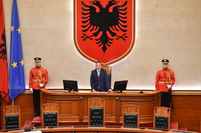 Arnavutluk Meclisinde Sürpriz Seçim: Niko Peleshi Liderlik Koltuğunda