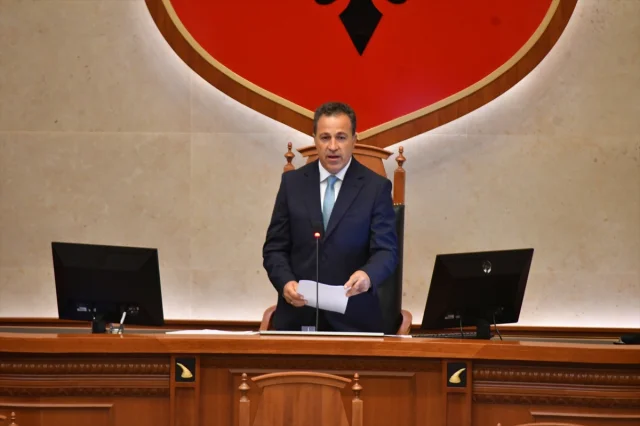 Arnavutluk Meclisinde Sürpriz Seçim: Niko Peleshi Liderlik Koltuğunda