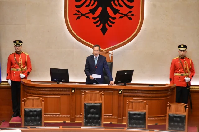 Arnavutluk Meclisinde Sürpriz Seçim: Niko Peleshi Liderlik Koltuğunda