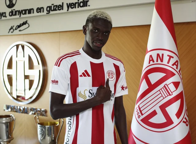 Antalyaspor'un Yeni Transferi Bachir Gueye Hakkında Tüm Deta...