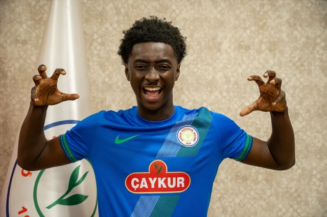 Jesurun Rak-Sakyi Çaykur Rizespor'a Katıldı Yeni Beklentiler Yükseldi
