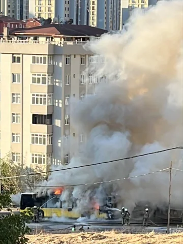 İstanbul Sokaklarında Yangın Şoku Yolcu Dolu Otobüs Küle Döndü