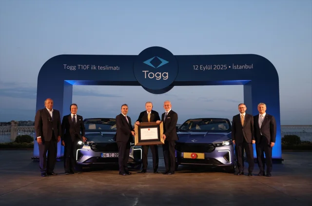 Cumhurbaşkanı Erdoğan'a Togg T10F Teslim Edildi