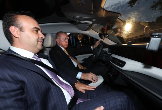 Cumhurbaşkanı Erdoğan'a Togg T10F Teslim Edildi