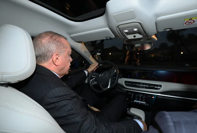 Cumhurbaşkanı Erdoğan'a Togg T10F Teslim Edildi