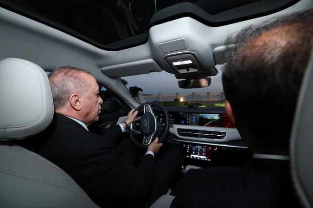 Cumhurbaşkanı Erdoğan'a Togg T10F Teslim Edildi