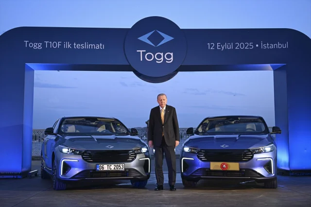 Cumhurbaşkanı Erdoğan'a Togg T10F Teslim Edildi