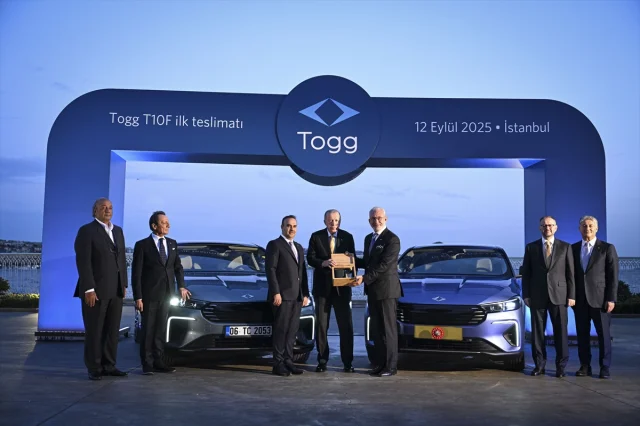 Cumhurbaşkanı Erdoğan'a Togg T10F Teslim Edildi