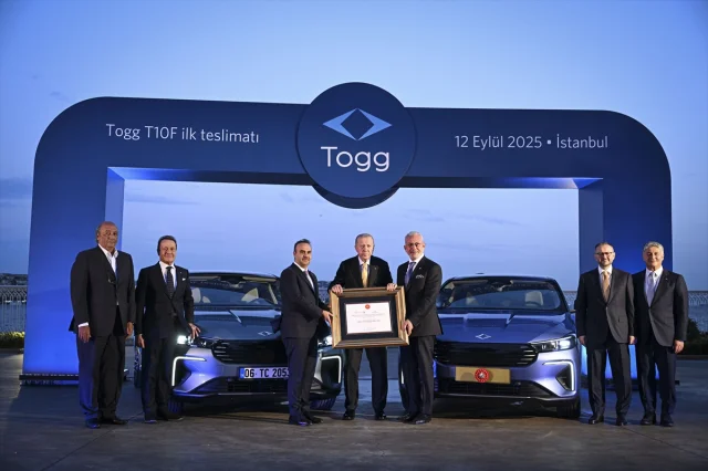 Cumhurbaşkanı Erdoğan'a Togg T10F Teslim Edildi