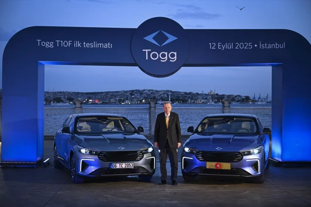 Cumhurbaşkanı Erdoğan'a Togg T10F Teslim Edildi