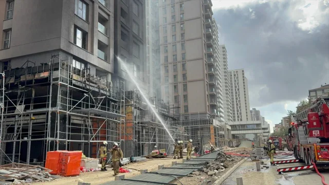 Kadıköy'de Korkutan Yangın Panik Yarattı