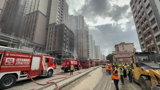 Kadıköy'de Korkutan Yangın Panik Yarattı