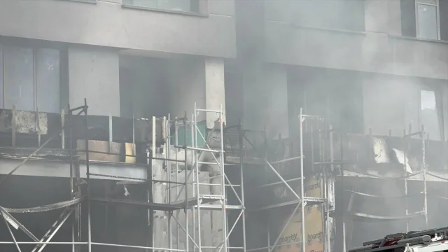 Kadıköy'de Korkutan Yangın Panik Yarattı
