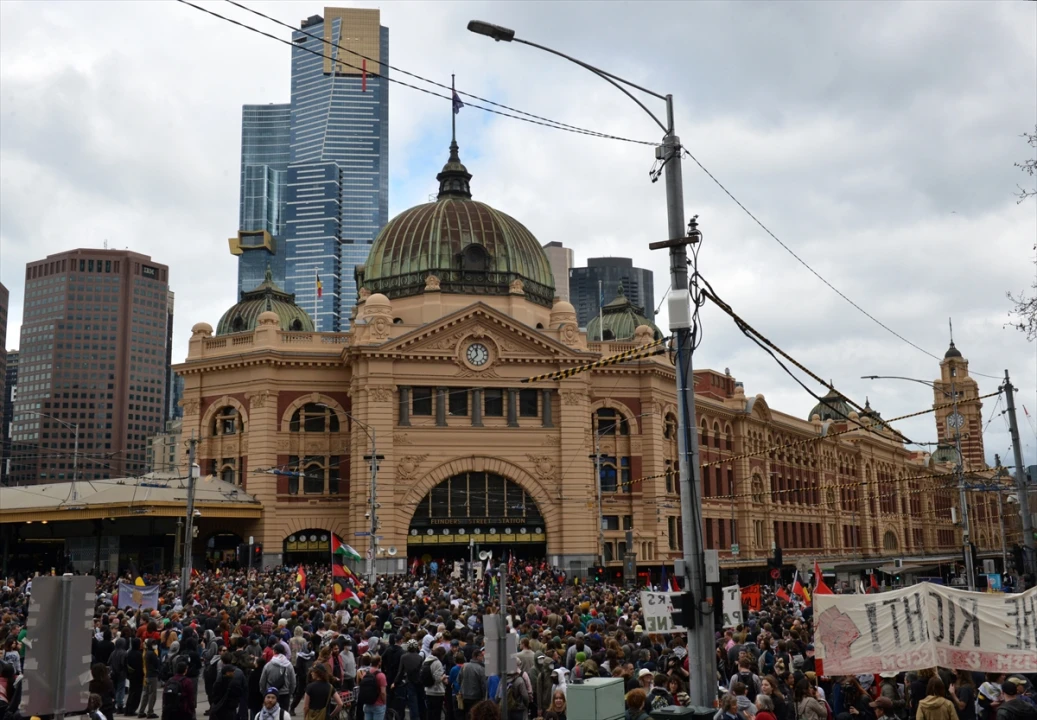 Yeni Zelanda ve Avustralya'da Filistin'i Destekleyen Gösterilere Büyük Katılım