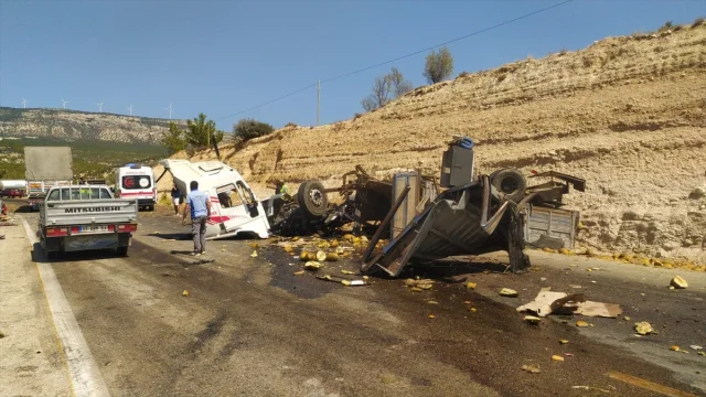 Mersin'de Feci Kaza: Tır Otobüse Çarptı, Can Kaybı Arttı