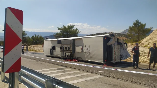 Mersin'de Feci Kaza: Tır Otobüse Çarptı, Can Kaybı Arttı