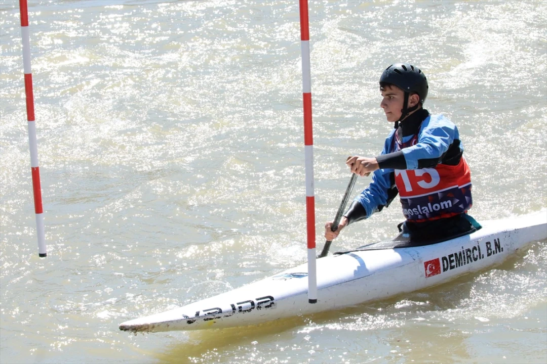 Kano Slalom Heyecanı Erzincan'da Zirveye Ulaştı