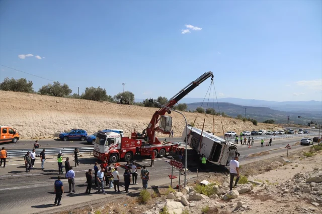 Mersin'de Feci Kaza: Tır Otobüse Çarptı, Can Kaybı Arttı